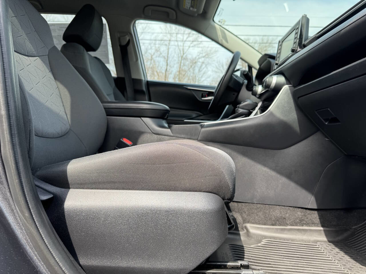 Used 2020 Toyota RAV4 XLE image 21