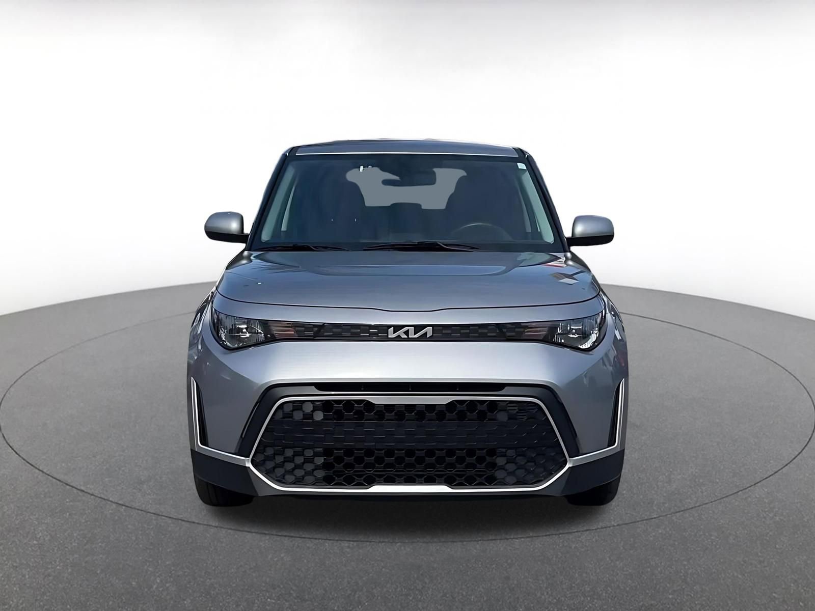 Used 2025 Kia Soul LX w/ LX Technology Package FWD image 4