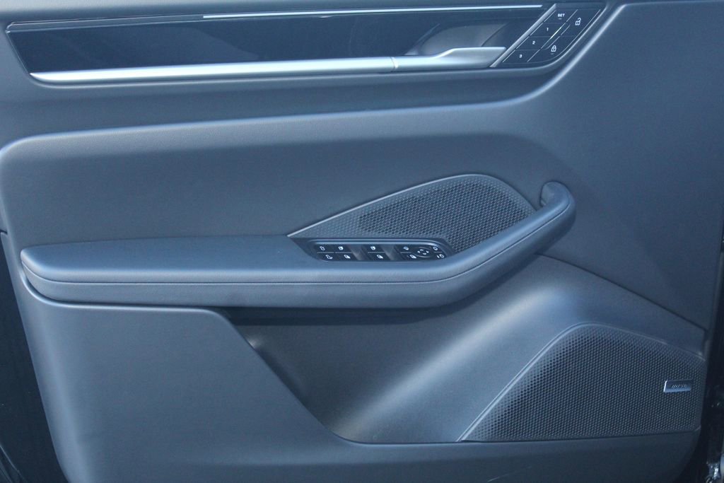 New 2026 Porsche Macan 4 Electric AWD/4WD image 21