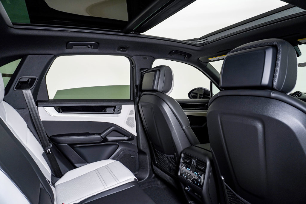 New 2026 Porsche Cayenne GTS AWD/4WD image 16