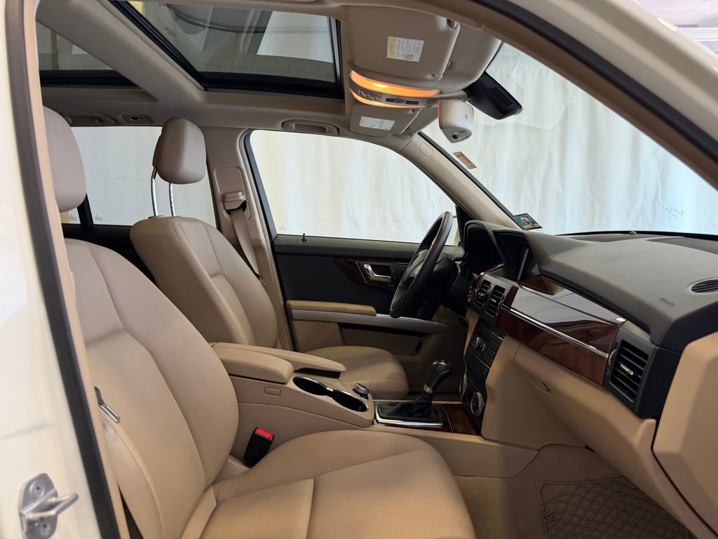 Used 2011 Mercedes-Benz GLK 350 4MATIC image 16