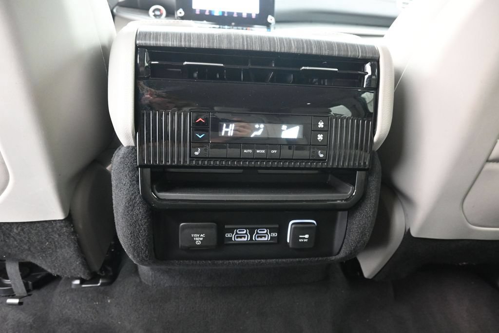 Used 2024 Jeep Wagoneer Series II w/ Flexible Seating Group RWD image 22