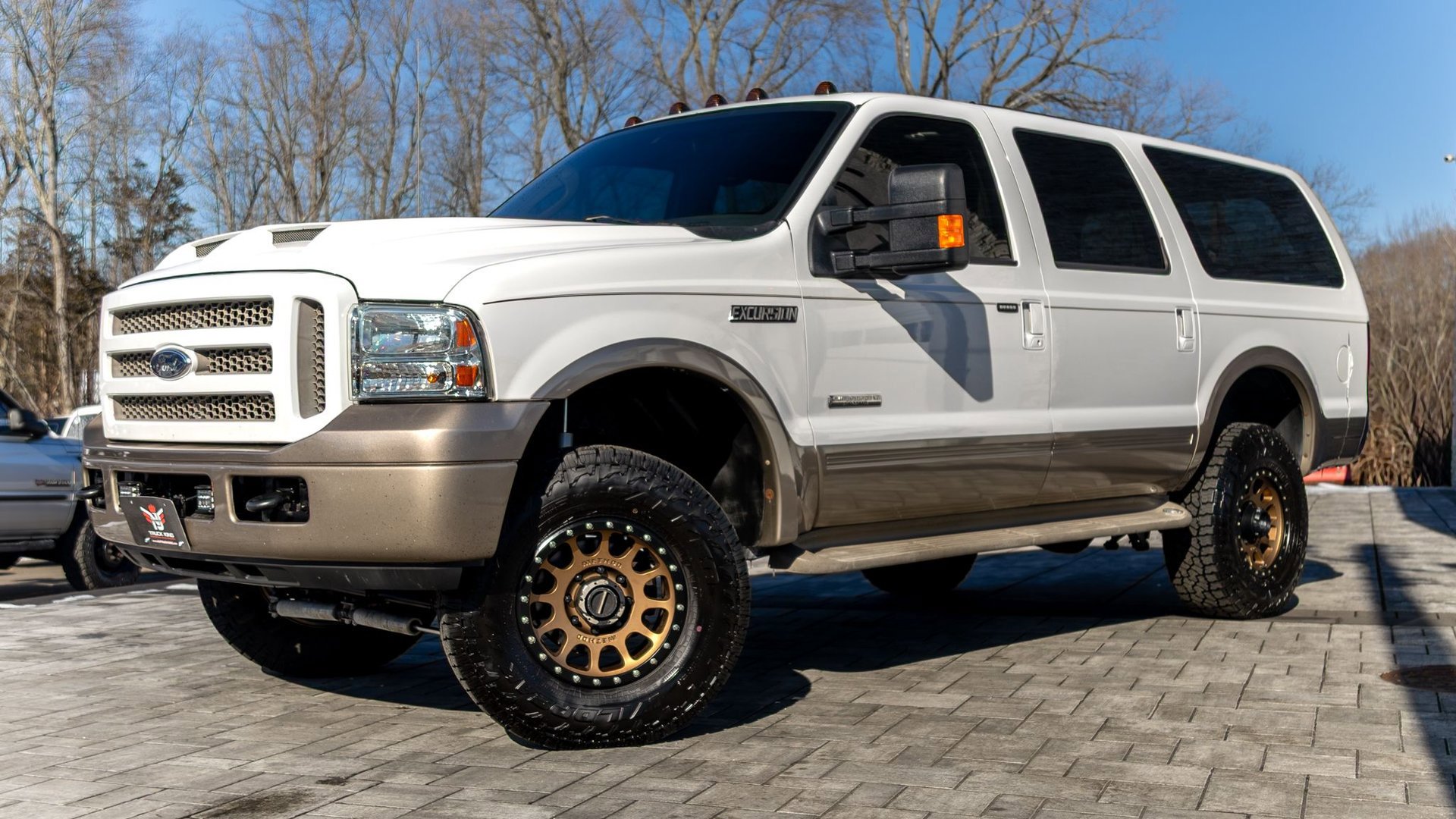 Used 2005 Ford Excursion Eddie Bauer image 3