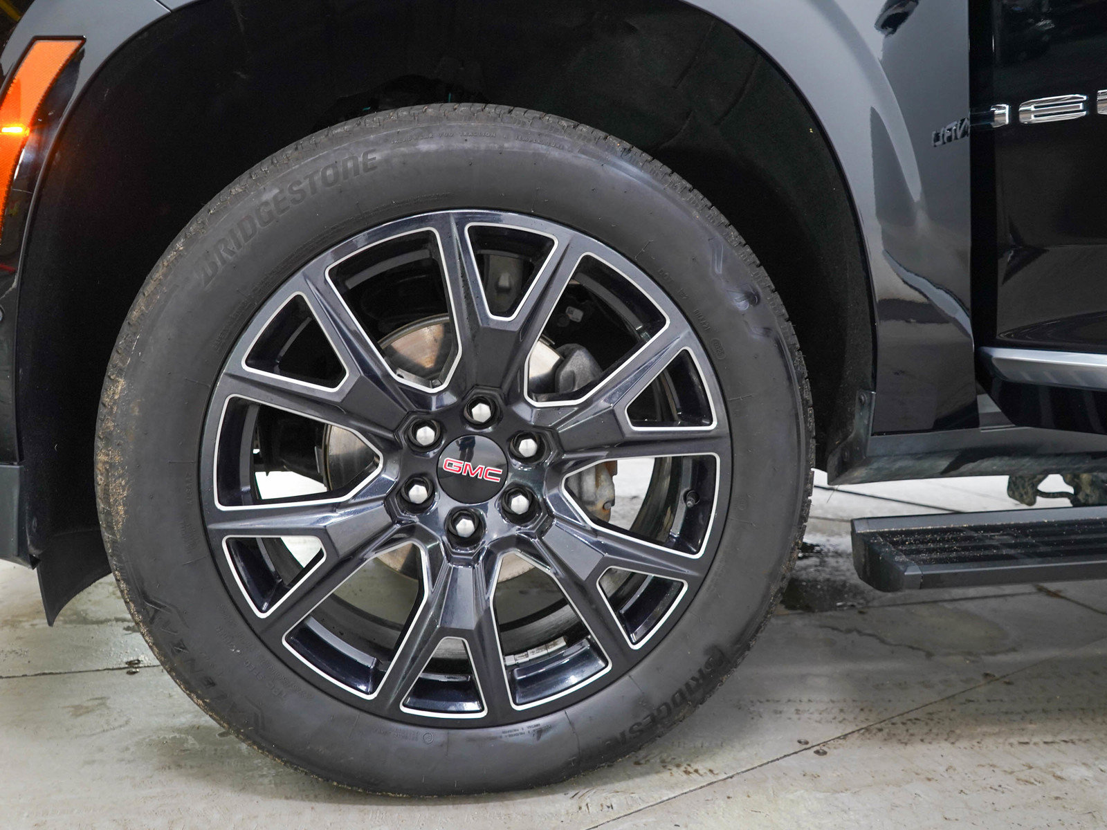 Used 2025 GMC Yukon Denali w/ Sun & Power Step Package AWD/4WD image 33