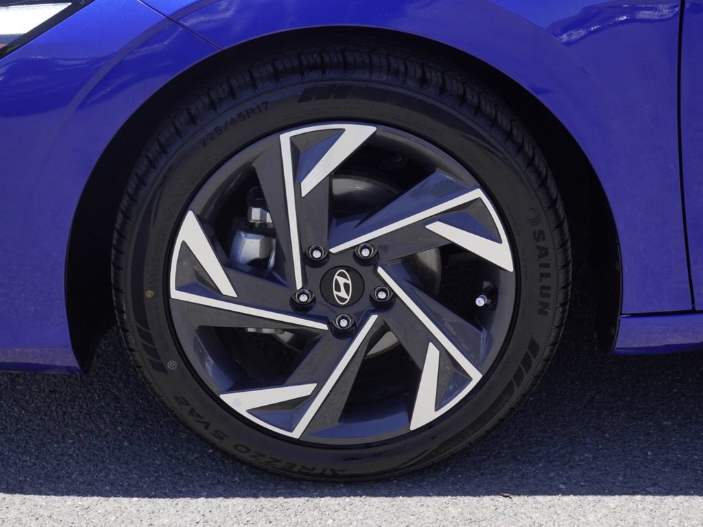 Used 2024 Hyundai Elantra Limited FWD image 10