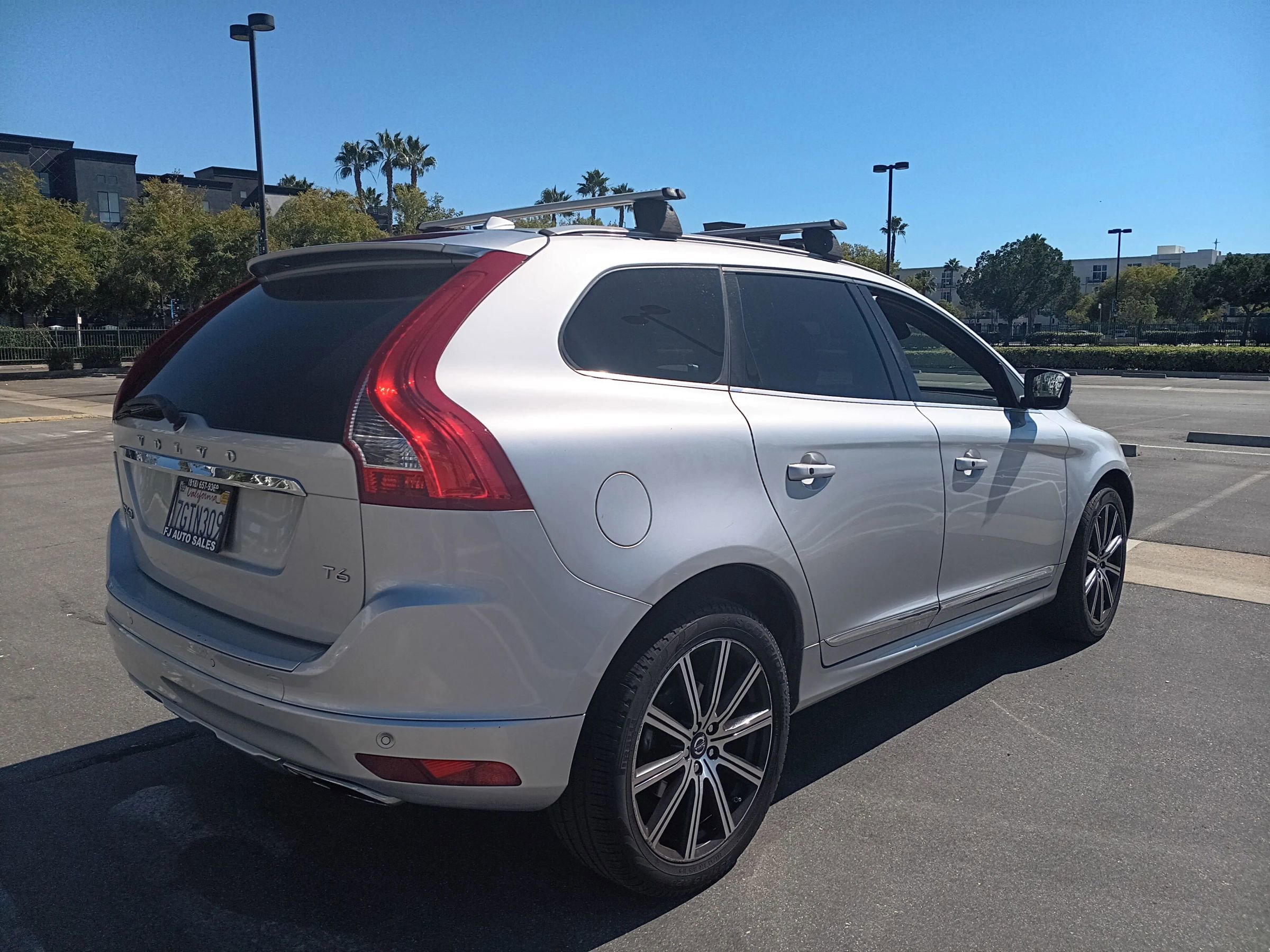 Used 2015 Volvo XC60 T6 image 8