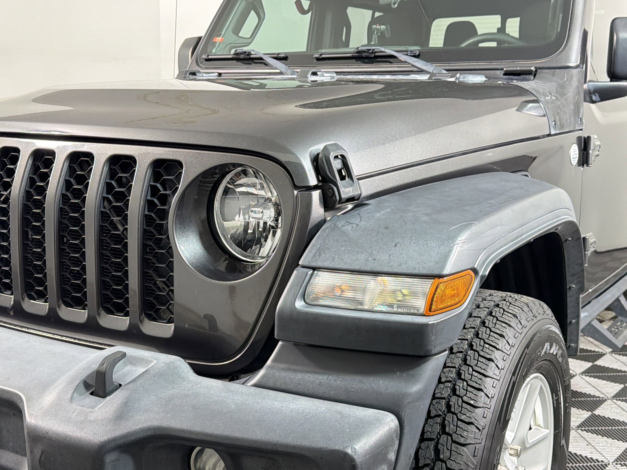 Used 2020 Jeep Gladiator Sport AWD/4WD image 9