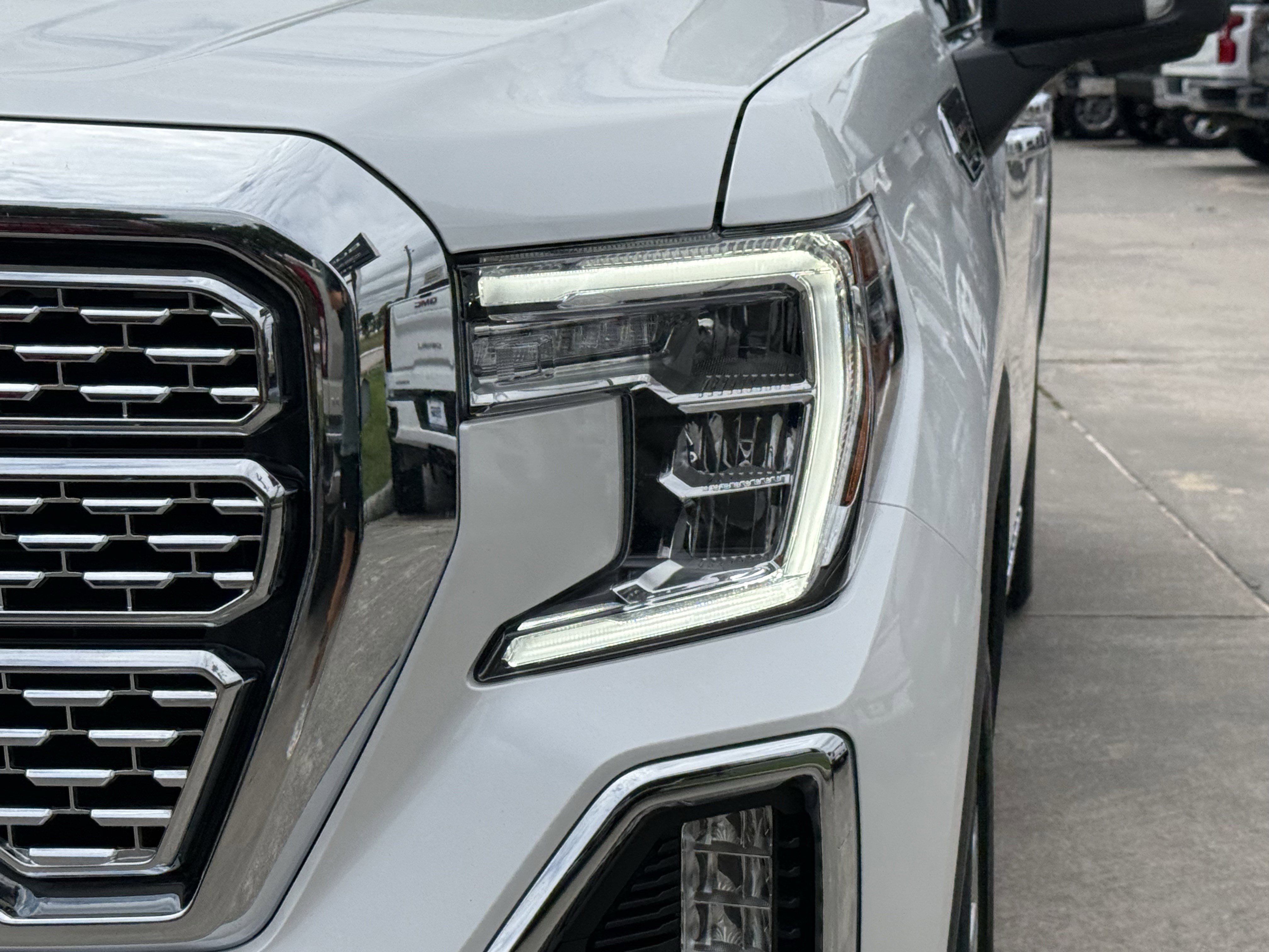 Used 2022 GMC Sierra 1500 Denali w/ Denali Premium Package AWD/4WD image 11