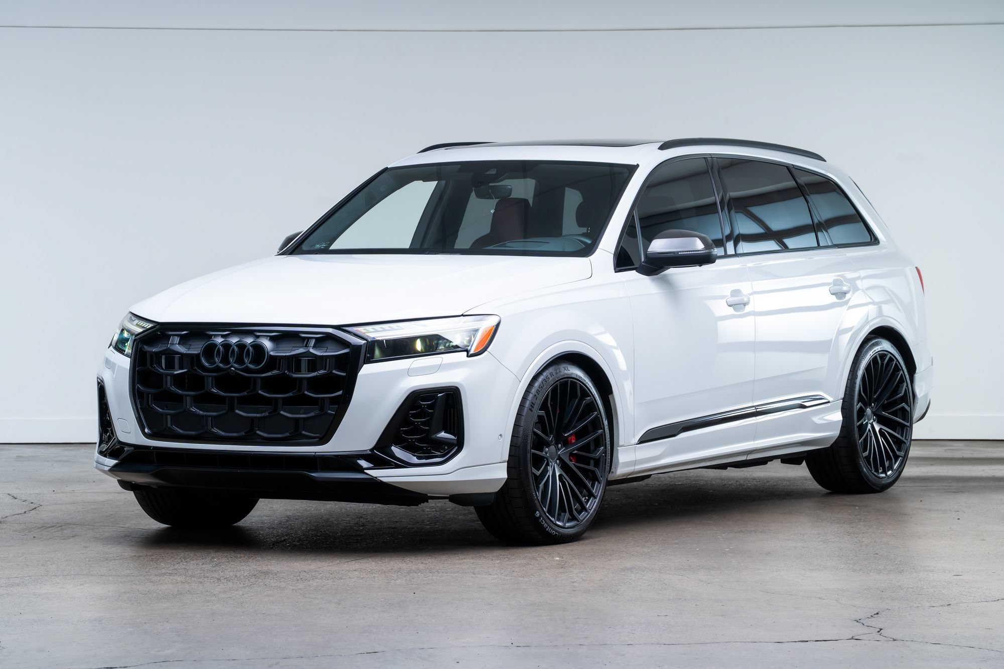 Used 2025 Audi SQ7 Prestige AWD/4WD image 3