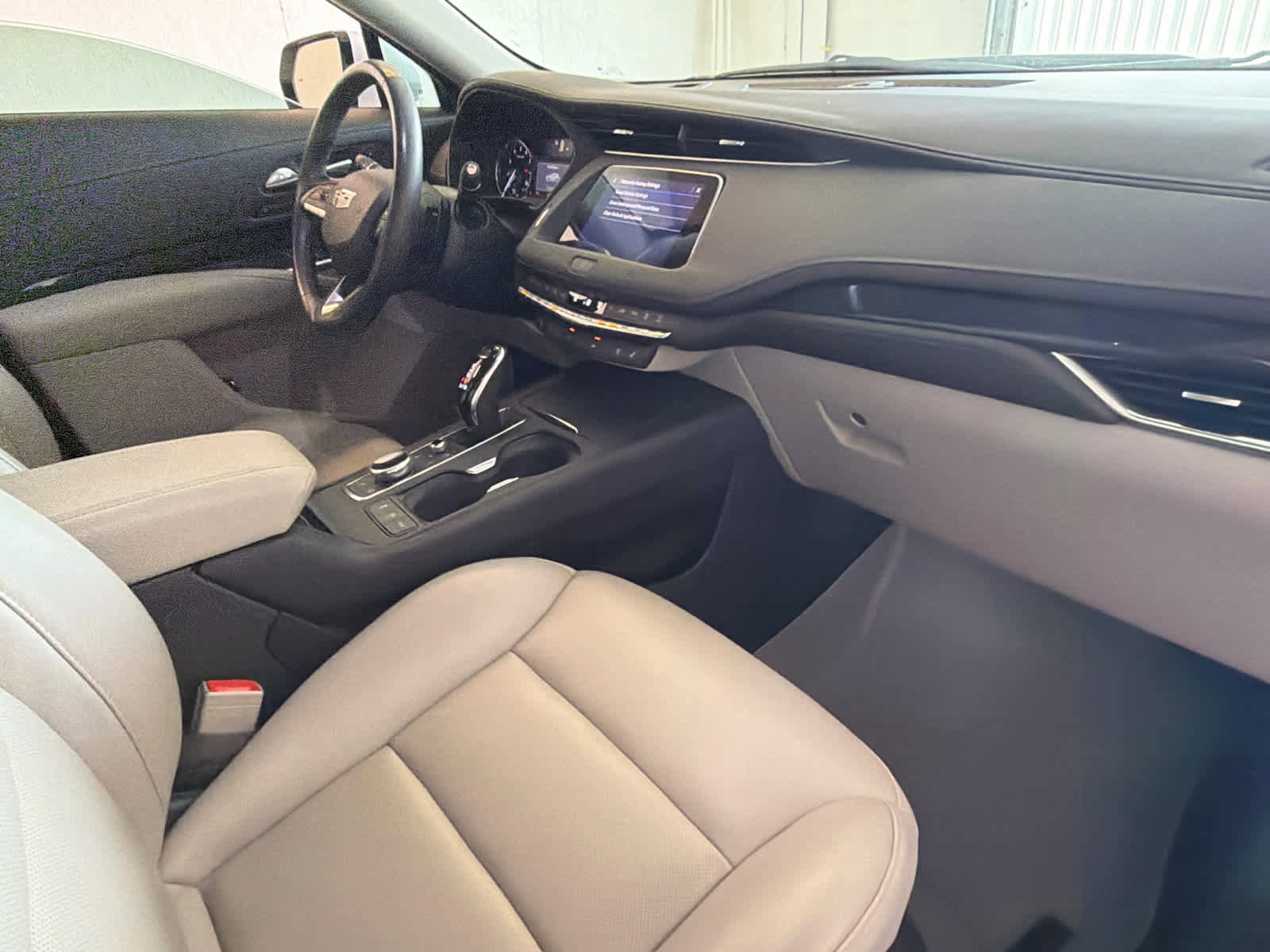 Used 2021 Cadillac XT4 Premium Luxury FWD image 28