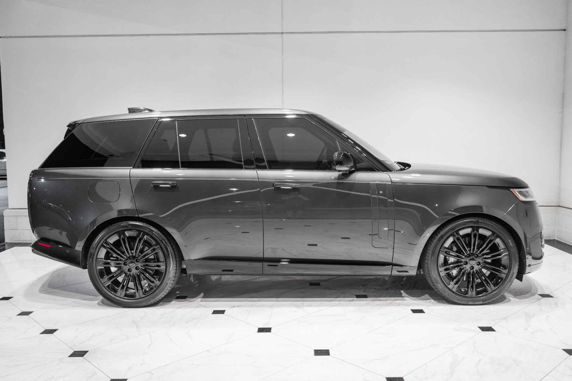 Used 2026 Land Rover Range Rover SE AWD/4WD image 6