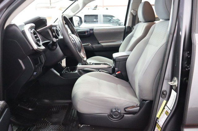 Used 2017 Toyota Tacoma SR5 w/ Tow Package RWD image 6