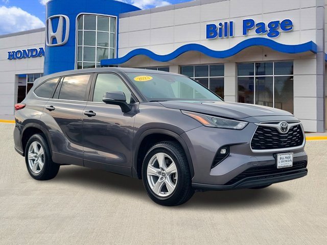 Used 2023 Toyota Highlander LE image 1