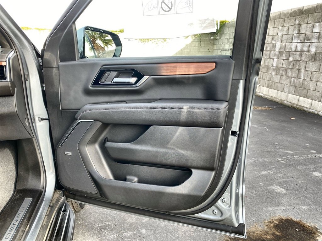 New 2026 GMC Yukon XL Denali w/ Advanced Technology Package image 43