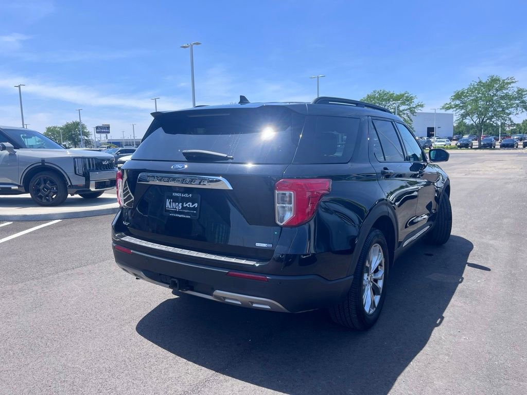 Used 2020 Ford Explorer XLT w/ Equipment Group 202A AWD/4WD image 3