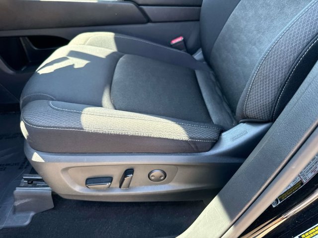 Used 2025 Nissan Pathfinder SV FWD image 21
