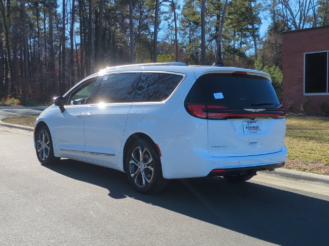 New 2026 Chrysler Pacifica Pinnacle w/ Trailer Tow Group FWD image 11
