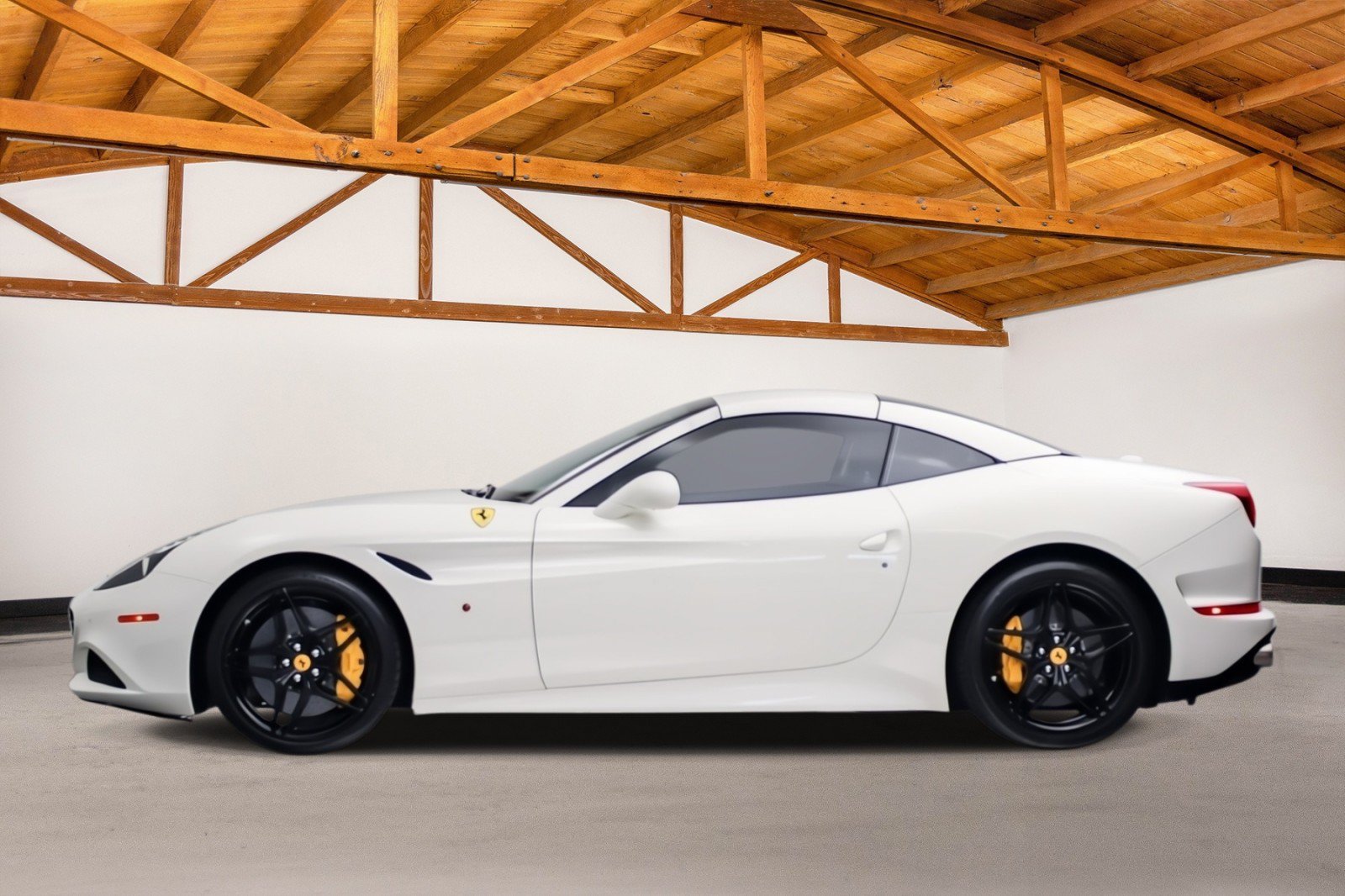 Used 2017 Ferrari California T RWD image 3