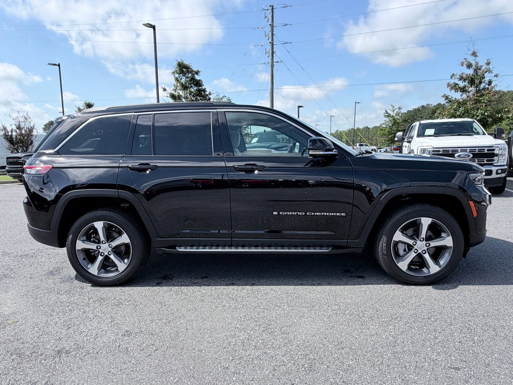 Used 2025 Jeep Grand Cherokee Limited w/ Luxury Tech Group II RWD image 4