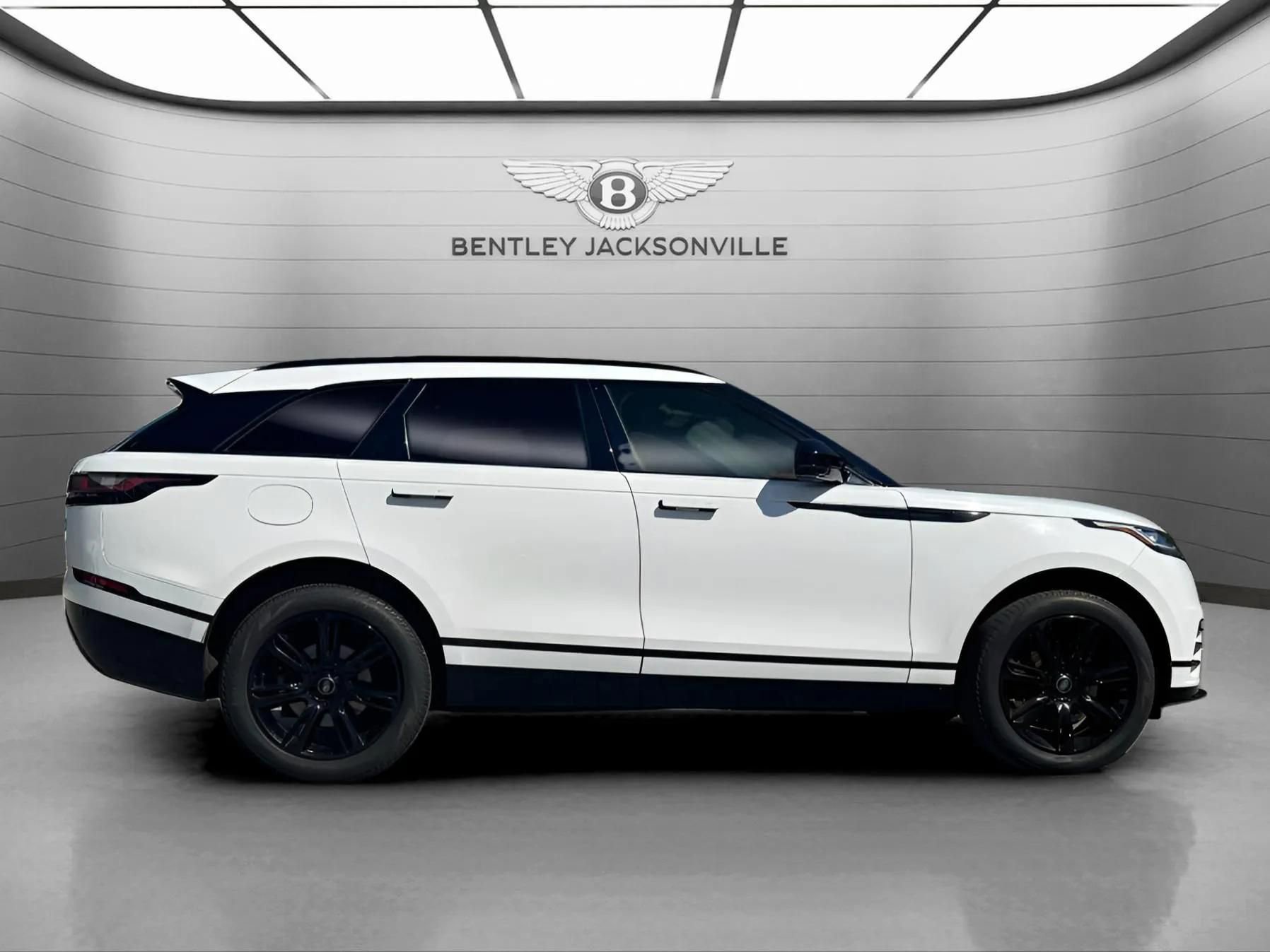 Used 2023 Land Rover Range Rover Velar R-Dynamic S image 5