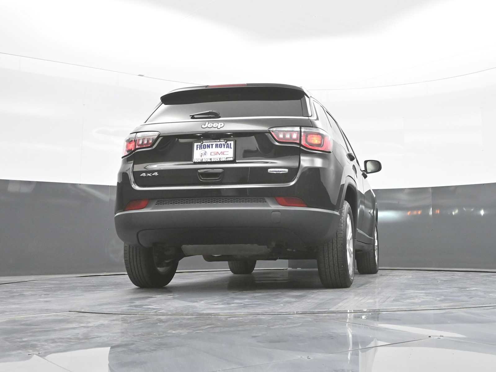 Used 2024 Jeep Compass Latitude AWD/4WD image 37