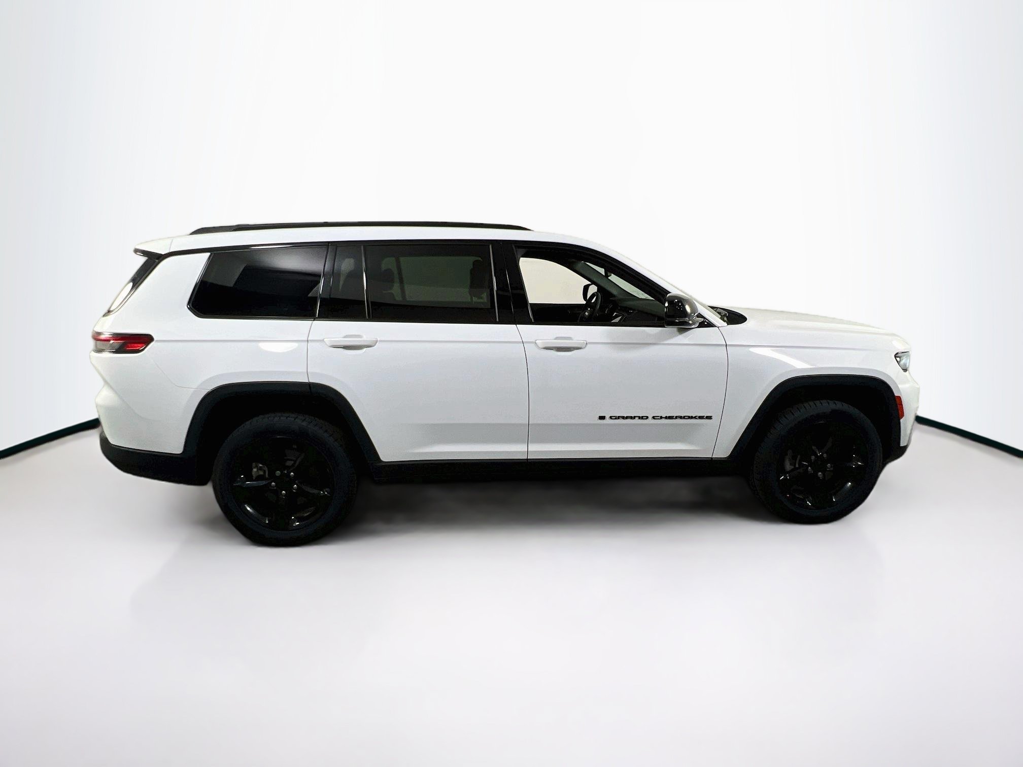 Used 2023 Jeep Grand Cherokee L Laredo AWD/4WD image 4