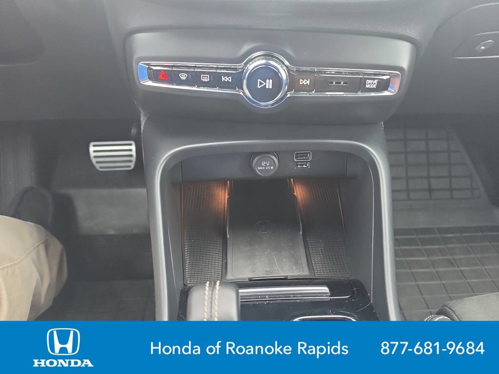 Used 2020 Volvo XC40 T4 R-Design w/ Protection Package Premier FWD image 15