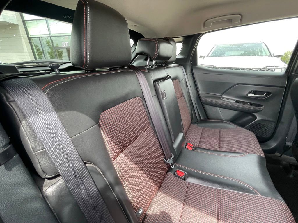 Used 2025 Nissan Kicks SR FWD image 26