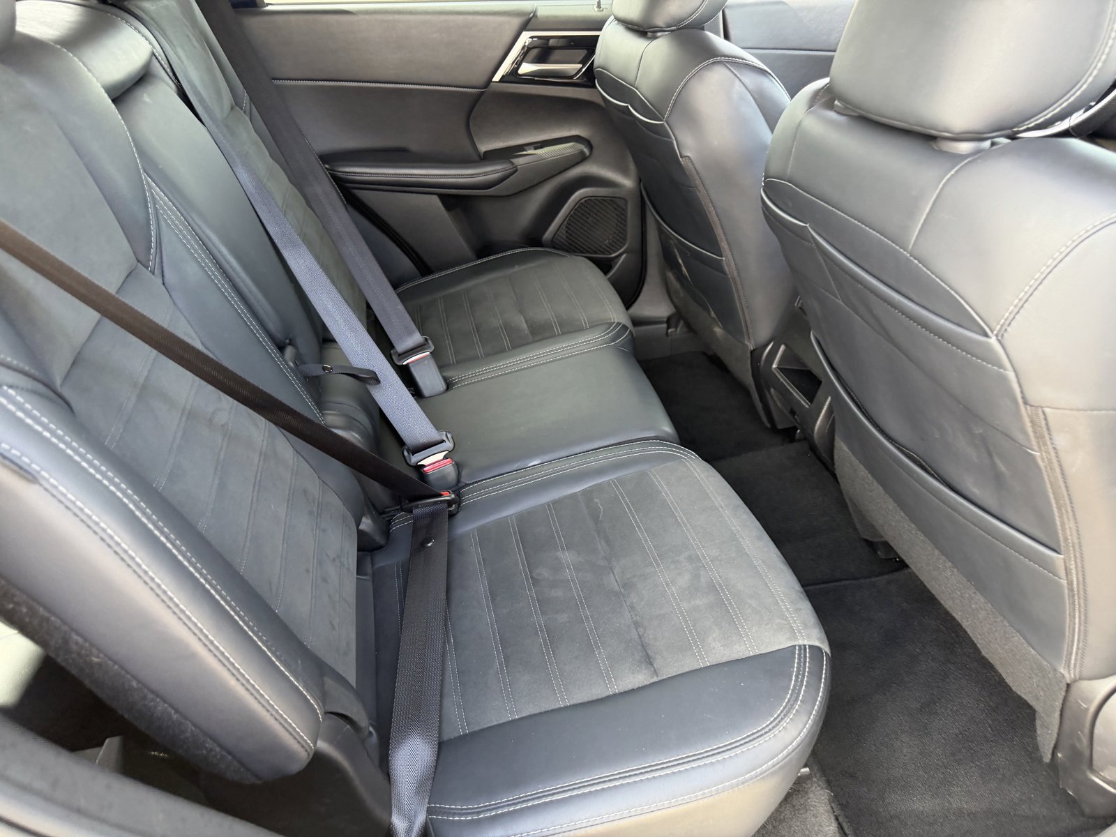 Used 2024 Mitsubishi Outlander SE AWD/4WD image 14