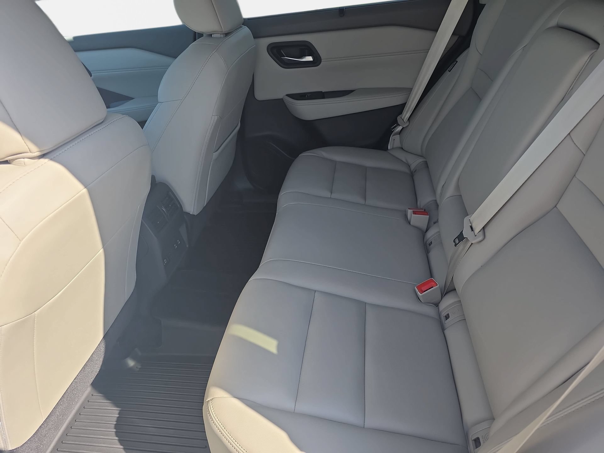 Used 2024 Nissan Rogue SL w/ SL Premium Package FWD image 14
