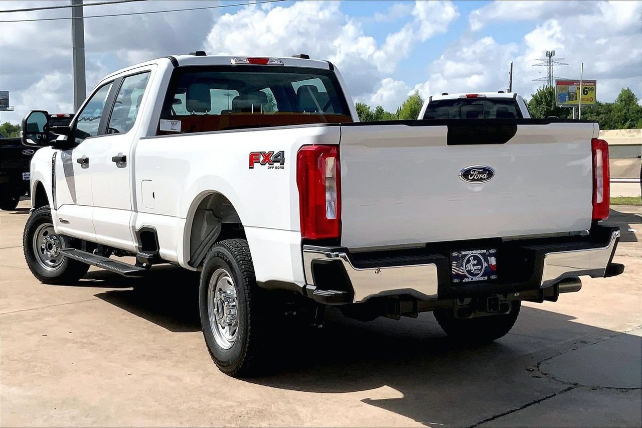 New 2026 Ford F250 XL w/ FX4 Off-Road Package AWD/4WD image 3