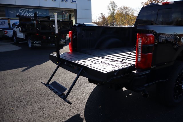 New 2026 Ford F250 Lariat w/ Black Appearance Package image 19