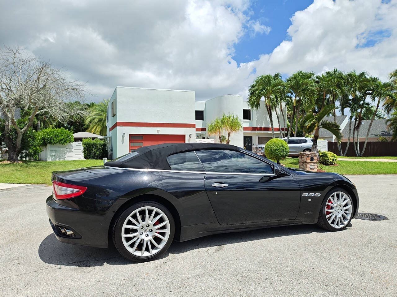 Used 2015 Maserati GranTurismo Convertible RWD image 50