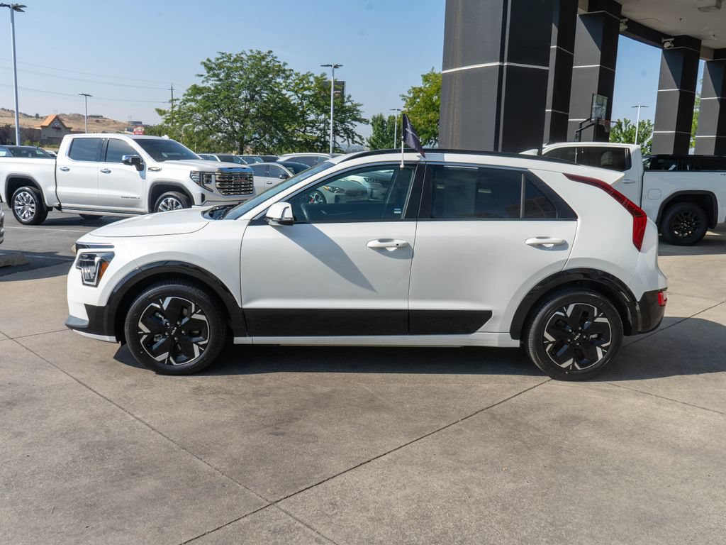 Certified 2023 Kia Niro Wind w/ Wind Preserve Package FWD image 4