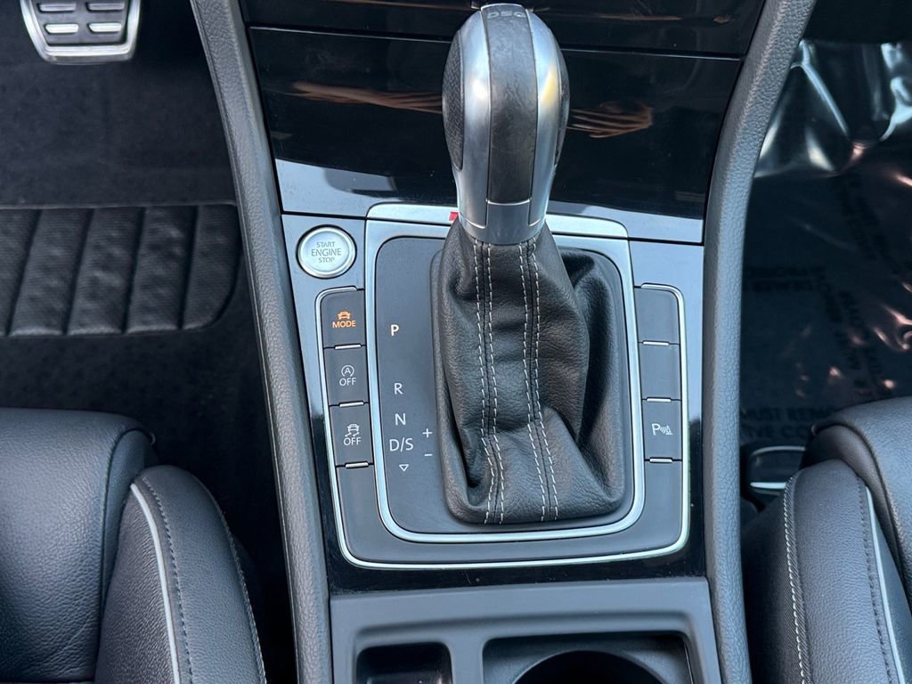 Used 2019 Volkswagen Golf R 4-Door image 18