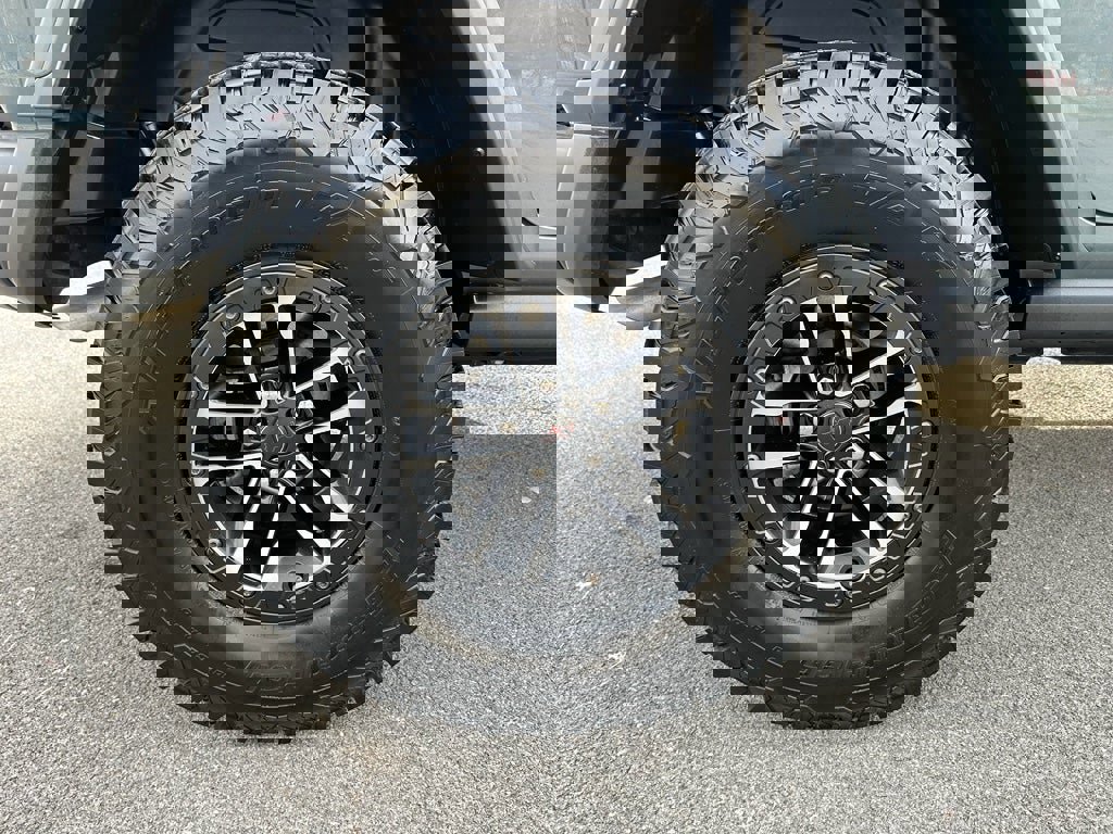 Used 2024 Jeep Wrangler Unlimited Rubicon w/ XTREMEE 35" Tire Package image 32