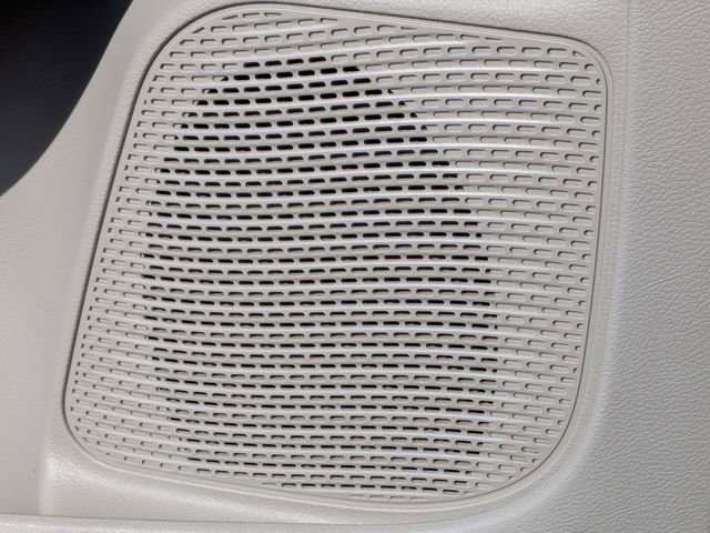 Used 2023 Chrysler Pacifica Limited FWD image 17