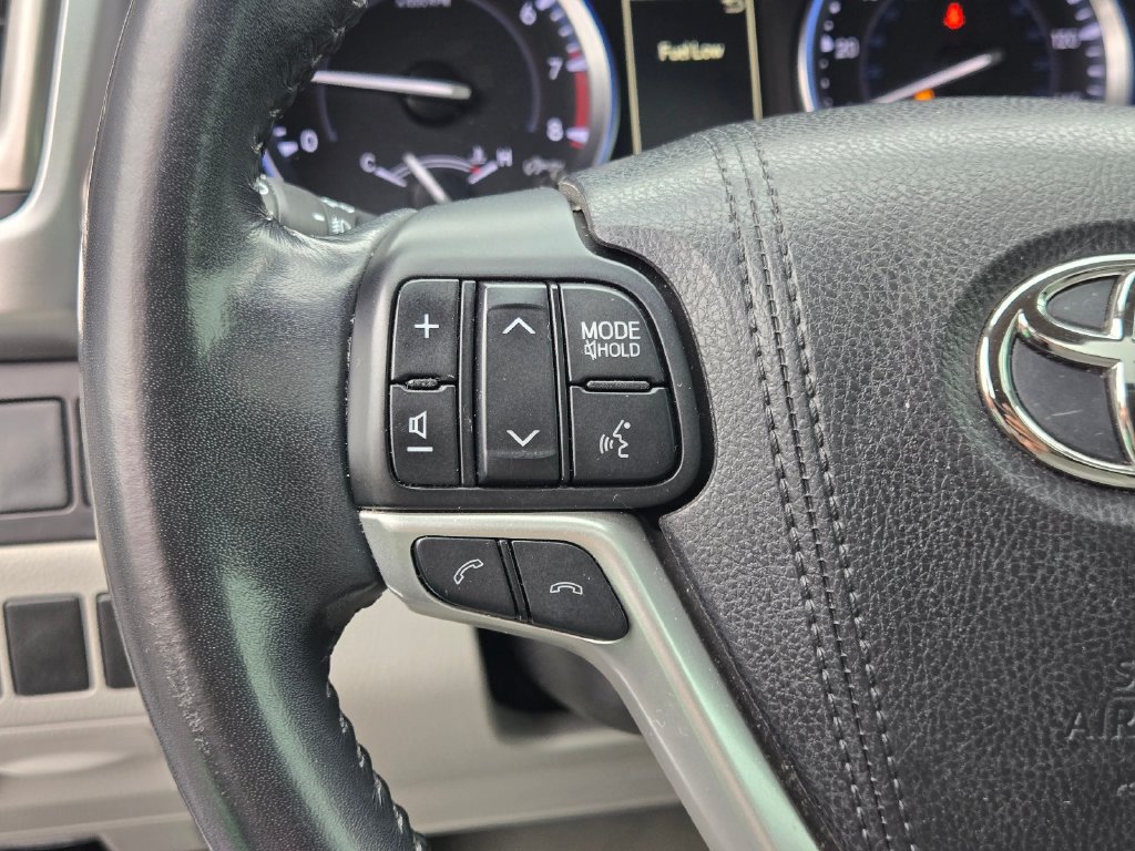 Used 2018 Toyota Highlander XLE FWD image 25
