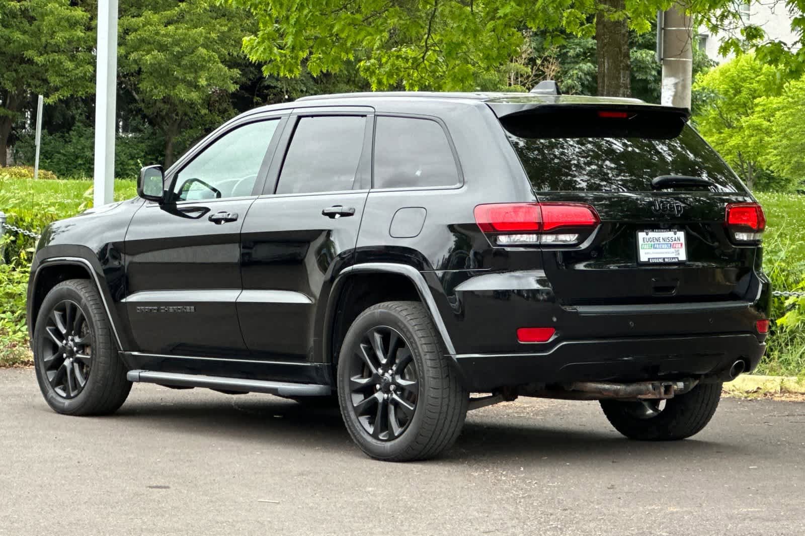 Used 2019 Jeep Grand Cherokee Altitude AWD/4WD image 6