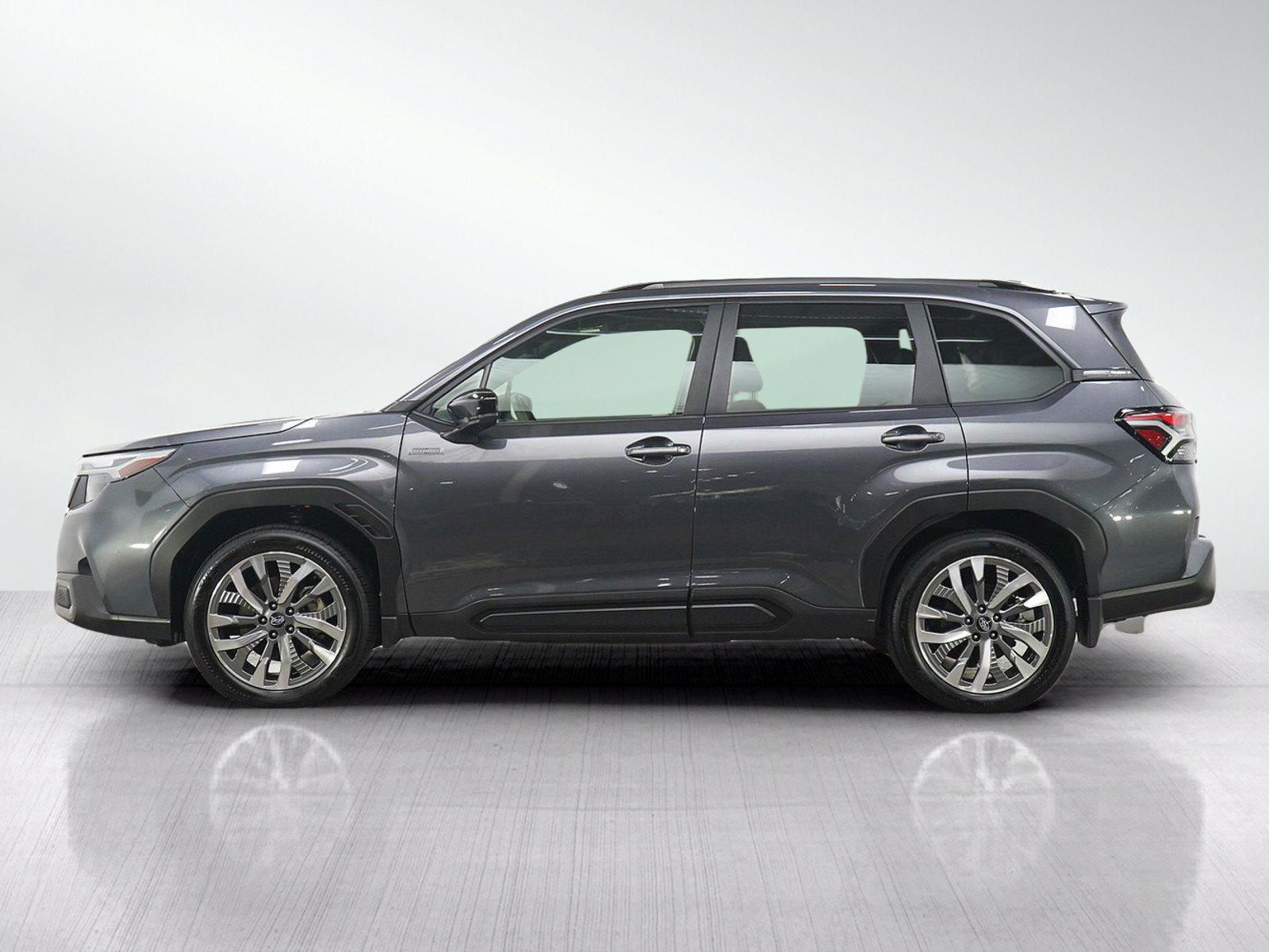 Used 2025 Subaru Forester Touring w/ Touring Package AWD/4WD image 2