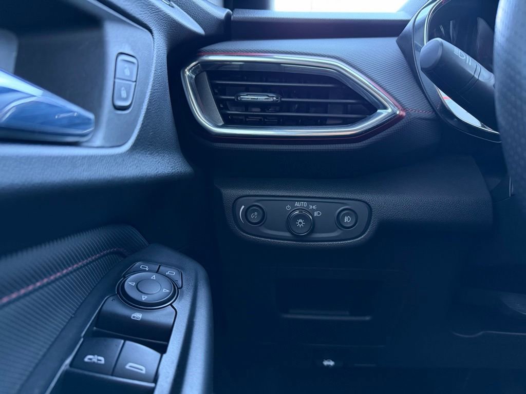 Used 2022 Chevrolet TrailBlazer RS w/ Driver Confidence Package image 13