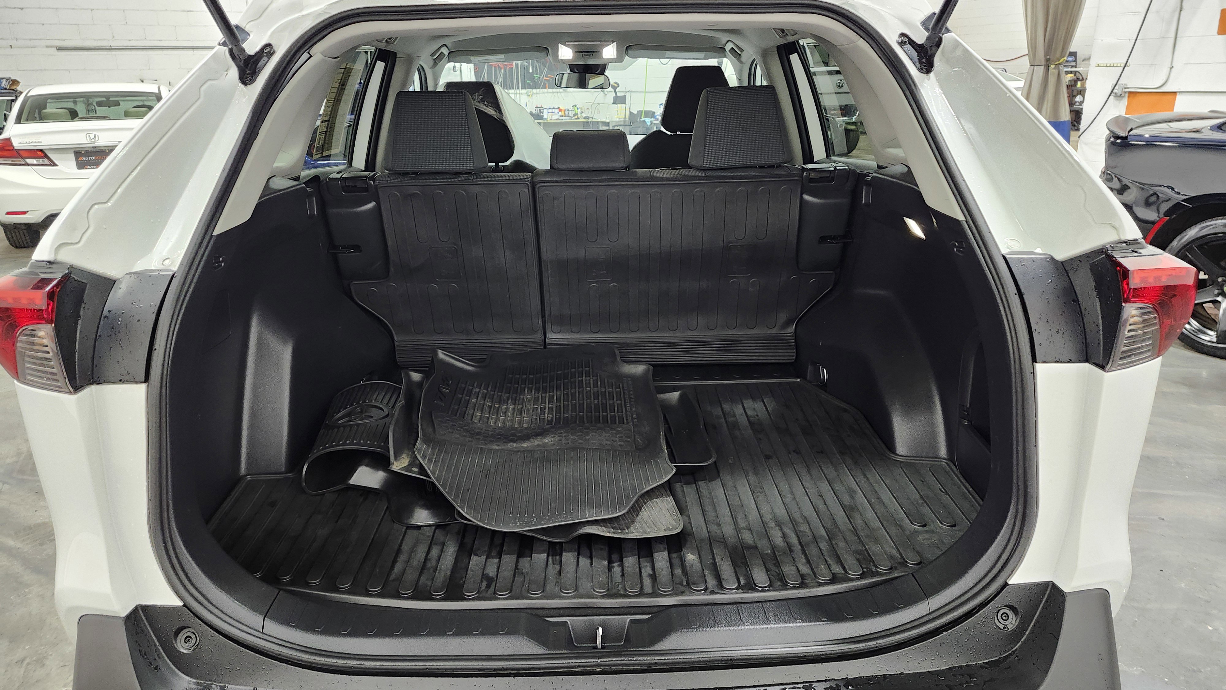 Used 2022 Toyota RAV4 LE image 21