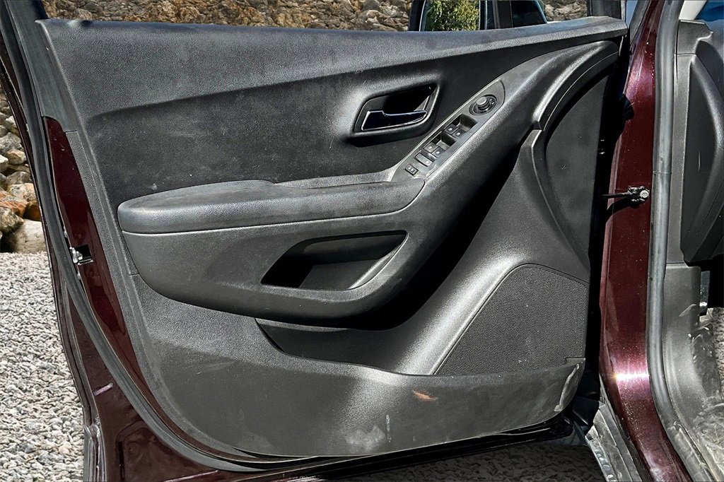 Used 2022 Chevrolet Trax LT image 19