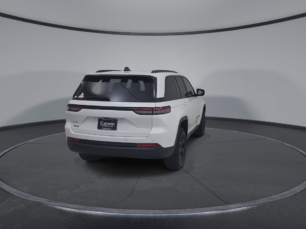 Certified 2025 Jeep Grand Cherokee Altitude AWD/4WD image 14