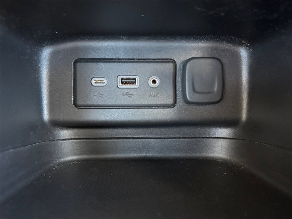 Used 2022 Chevrolet Equinox LS image 29