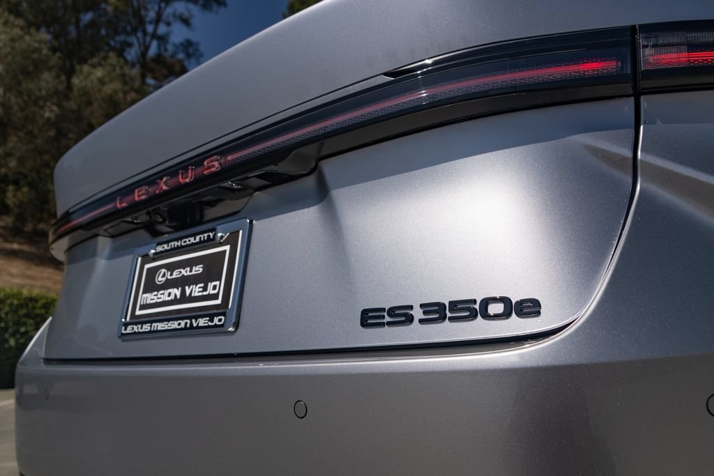 New 2026 Lexus ES 350e w/ Convenience Package FWD image 11