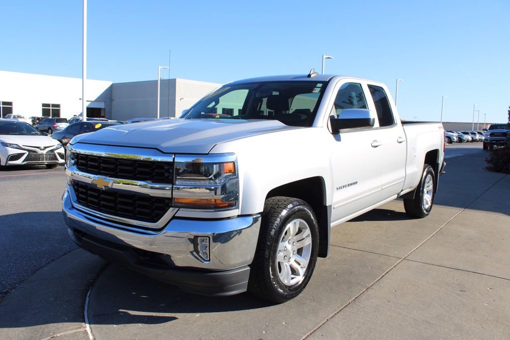 Used 2017 Chevrolet Silverado 1500 LT w/ All Star Edition image 3