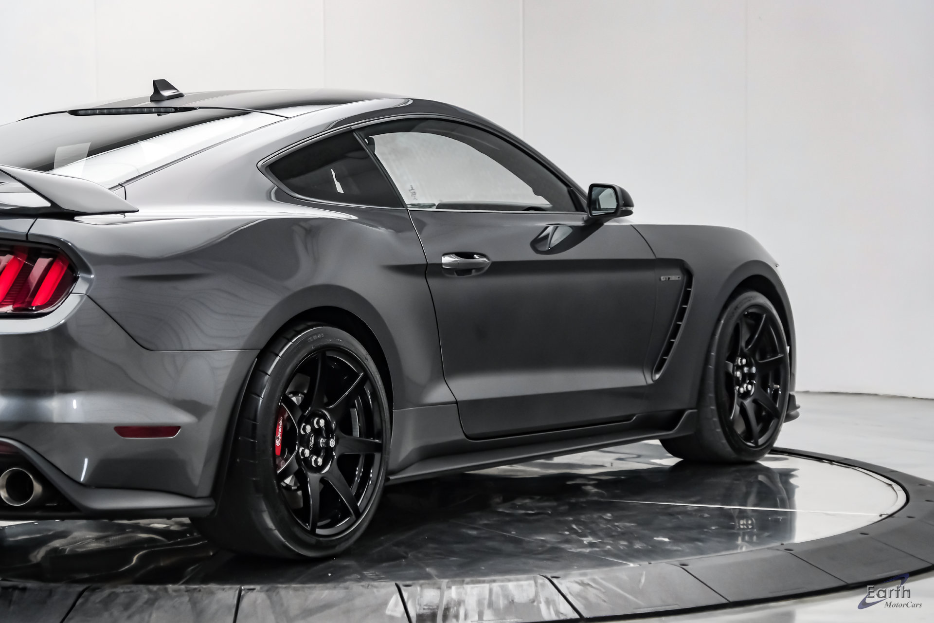 Used 2020 Ford Mustang Shelby GT350R w/ GT350R Equipment Group 920A RWD image 20