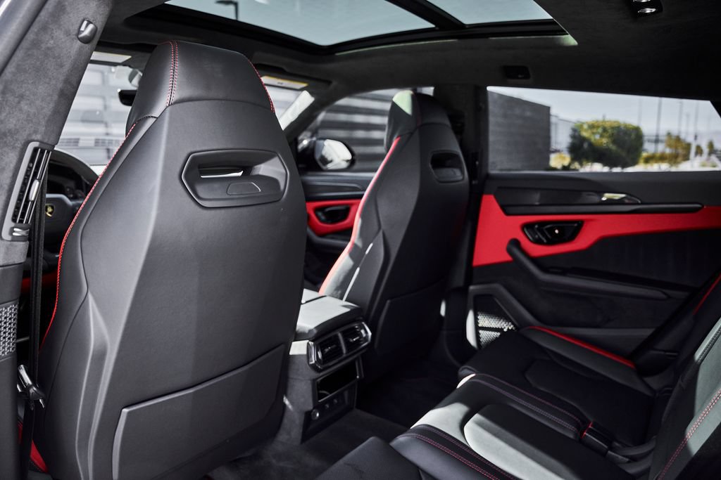 Used 2025 Lamborghini Urus S AWD/4WD image 38