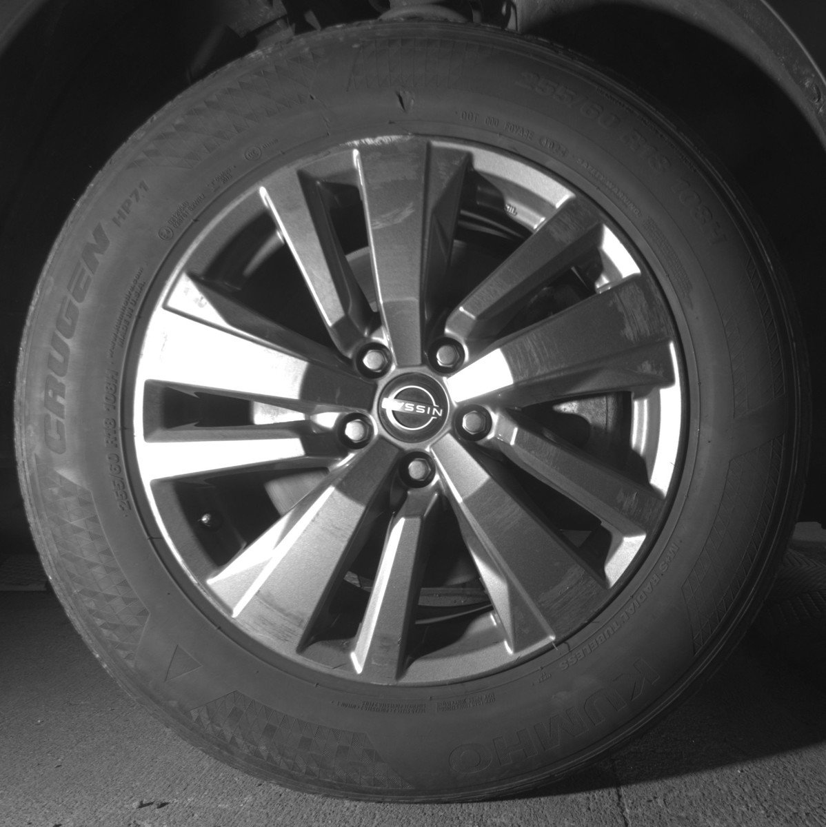 Used 2025 Nissan Pathfinder SV image 13